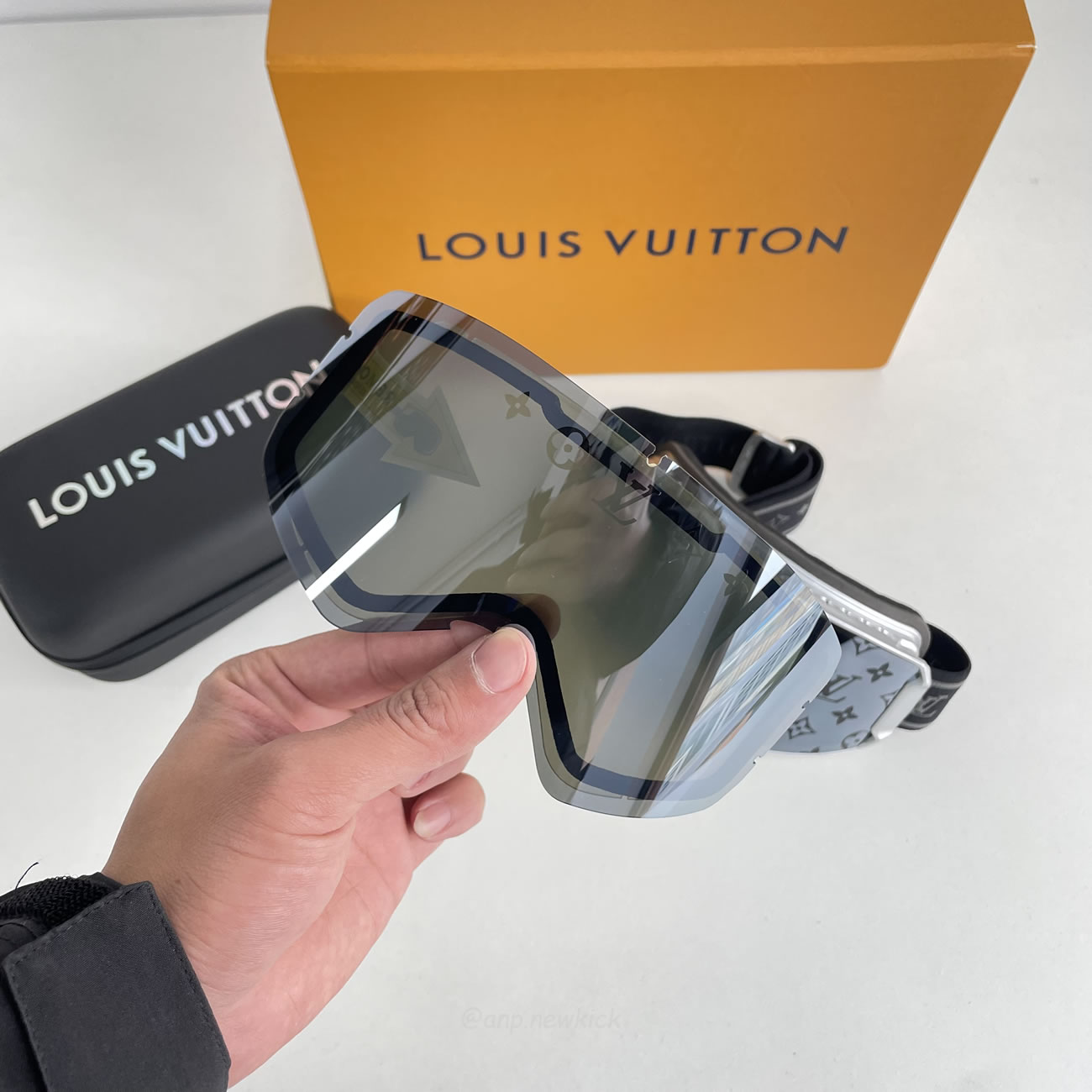 Louis Vuitton Lv Ski Mask Yellow Blue Black Pink Silvery White (17) - newkick.vip